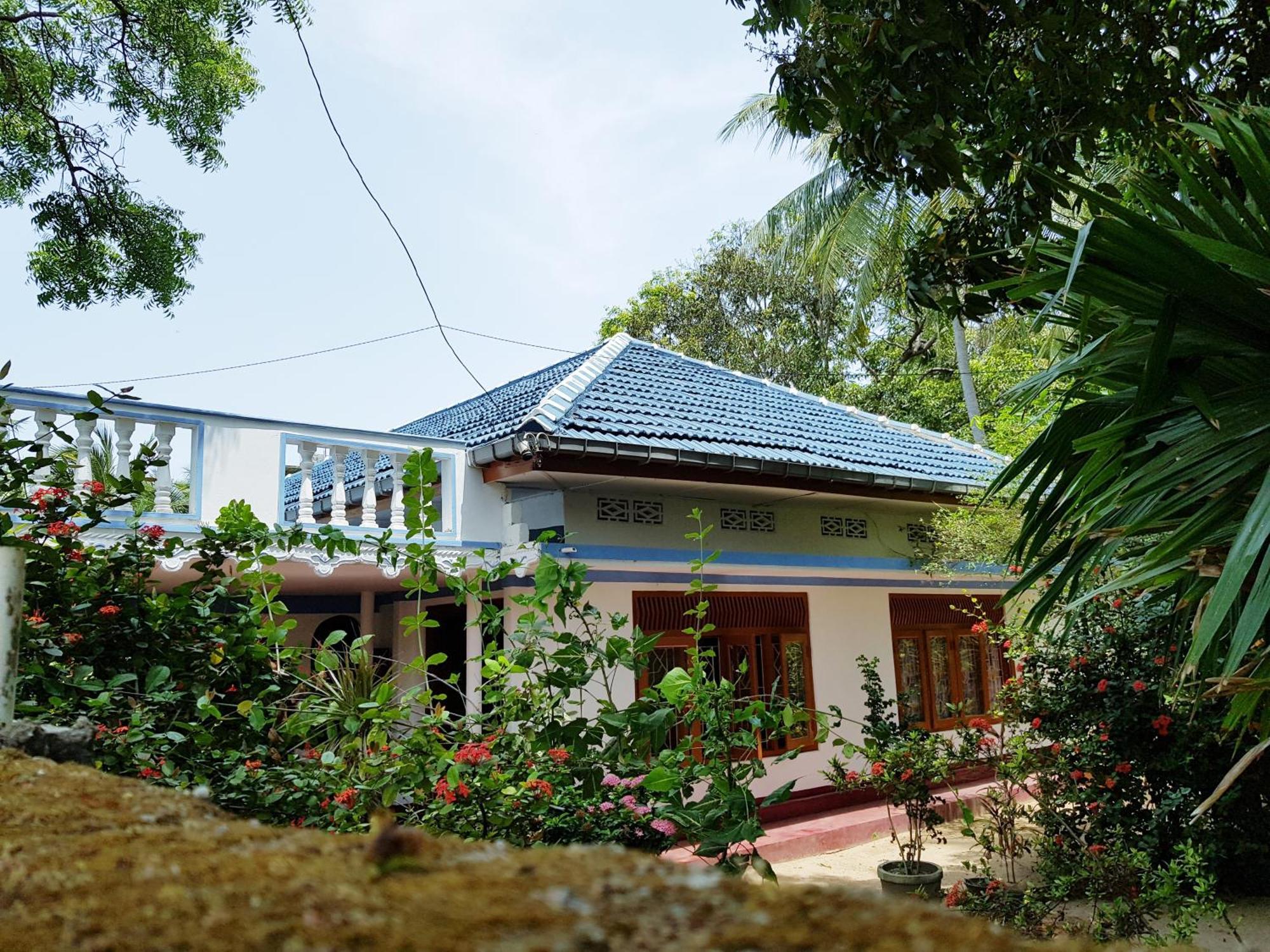 Breeze Guest House Triquinimale Exterior foto