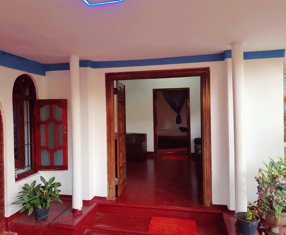 Breeze Guest House Triquinimale Exterior foto